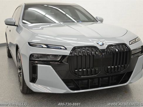 Used 2023 BMW 740i w/ Parking Assistance Package RWD image 5
