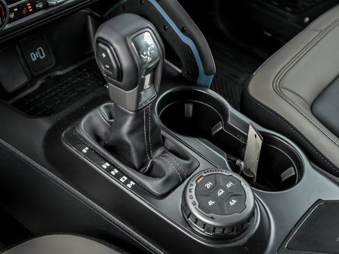 Used 2024 Ford Bronco Wildtrak image 24