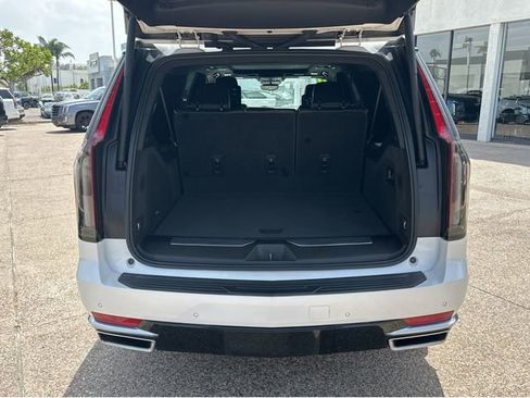 Used 2021 Cadillac Escalade ESV Premium Luxury Platinum AWD/4WD image 31