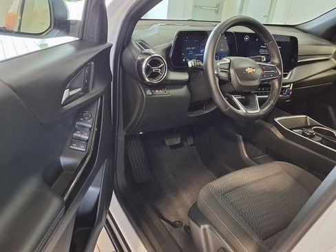 Used 2026 Chevrolet Equinox LT AWD/4WD image 7