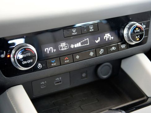 Used 2023 Mitsubishi Outlander SEL image 24