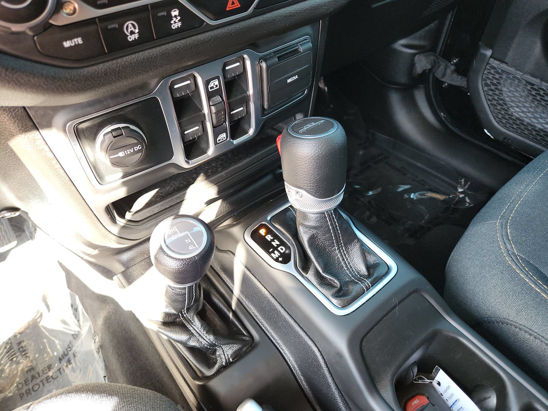 Certified 2025 Jeep Gladiator Sport AWD/4WD image 20