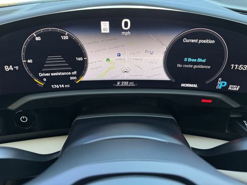 Used 2021 Porsche Taycan image 31