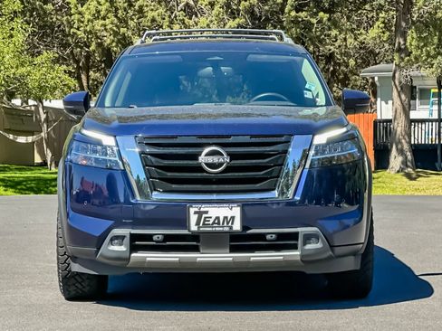 Used 2022 Nissan Pathfinder SL w/ Cargo Package FWD image 10