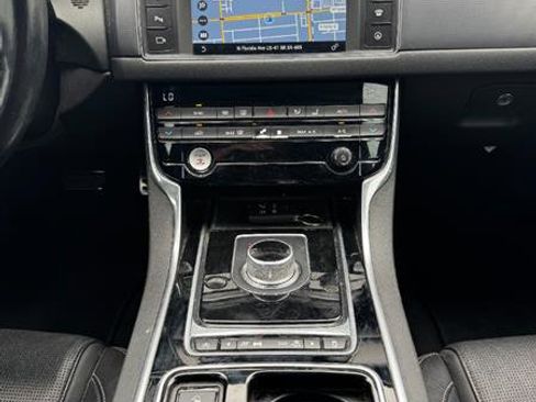 Used 2016 Jaguar XF R-Sport image 11