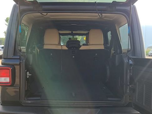 Used 2018 Jeep Wrangler Unlimited Sahara w/ Uconnect 4C Nav & Sound Group AWD/4WD image 31