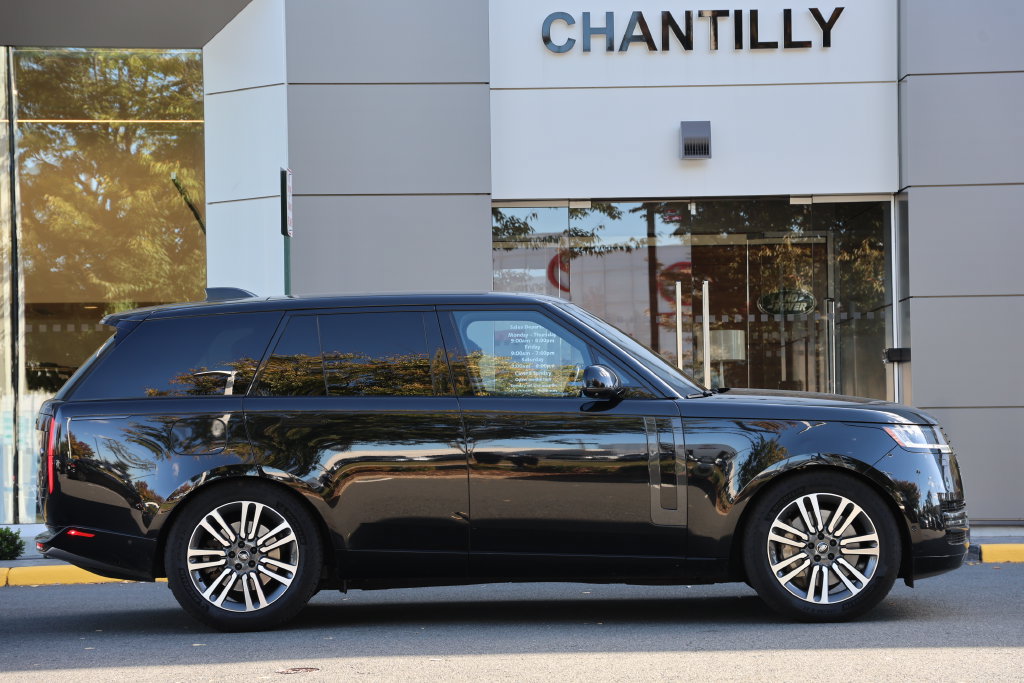 Used 2023 Land Rover Range Rover SE AWD/4WD image 3