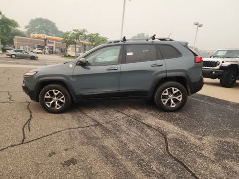 Used 2015 Jeep Cherokee Trailhawk w/ Leather Interior Group AWD/4WD image 25