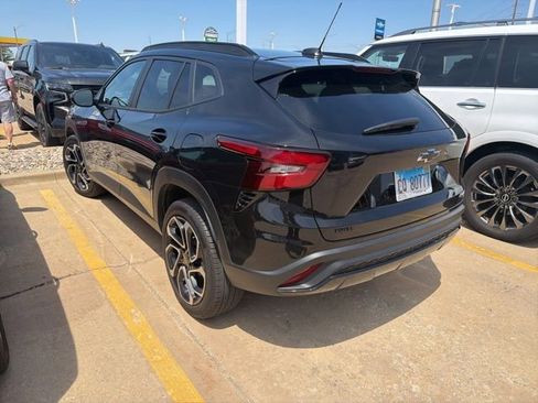 Used 2025 Chevrolet Trax RS FWD image 4