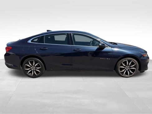 Used 2017 Chevrolet Malibu LT w/ Driver Confidence Package FWD image 4