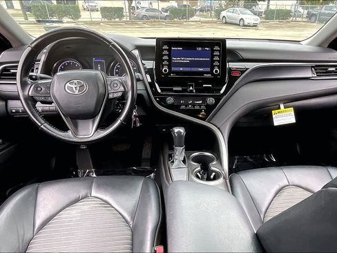 Used 2021 Toyota Camry SE image 11