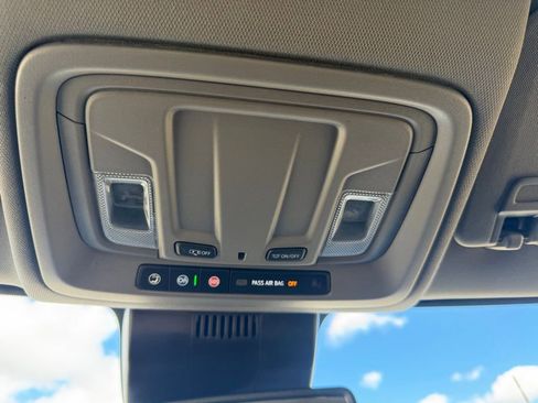 Used 2025 Chevrolet Silverado 2500 Custom w/ Custom Value Package image 30