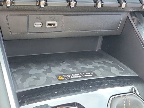 Used 2024 GMC Canyon AT4 w/ AT4 Premium Package AWD/4WD image 14