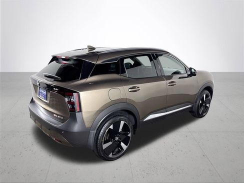 Used 2025 Nissan Kicks SR AWD/4WD image 6