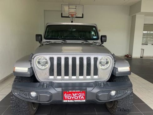 Used 2018 Jeep Wrangler Unlimited Sahara AWD/4WD image 3