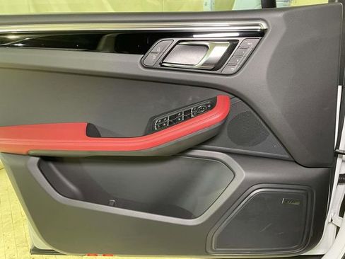 New 2026 Porsche Macan image 37