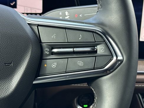 Used 2025 Chevrolet Suburban High Country image 28