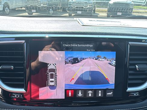 New 2026 Chrysler Pacifica Select image 18