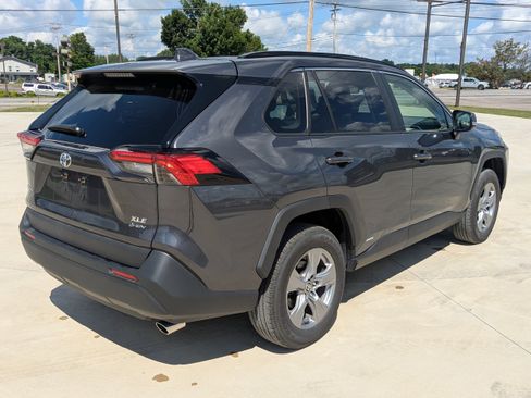 Used 2025 Toyota RAV4 XLE AWD/4WD image 6
