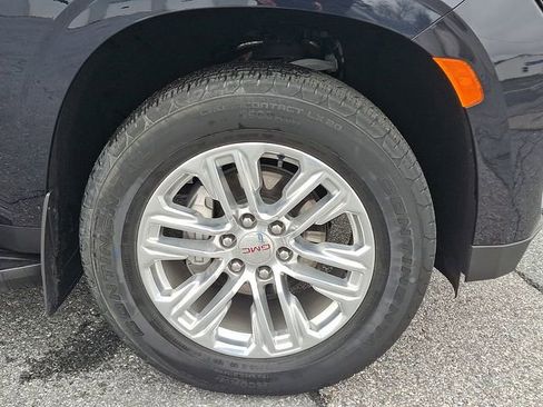 Used 2024 GMC Yukon XL SLT w/ SLT Luxury Package image 8