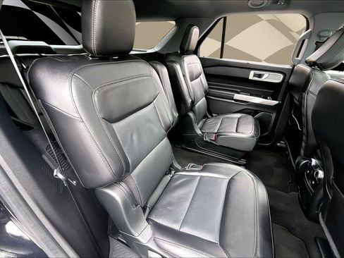 Certified 2022 Ford Explorer Limited w/ Equipment Group 301A image 27