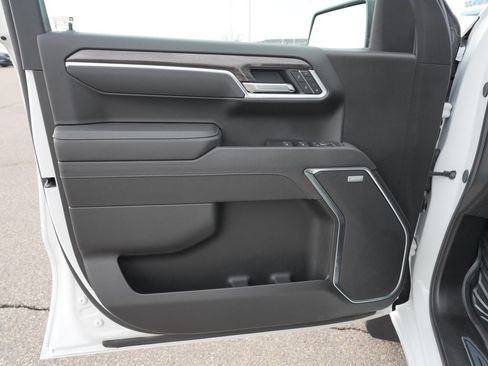 Used 2025 Chevrolet Silverado 1500 LTZ AWD/4WD image 27
