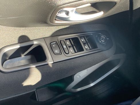 Used 2020 Jeep Renegade Latitude w/ Safety & Security Group II image 23