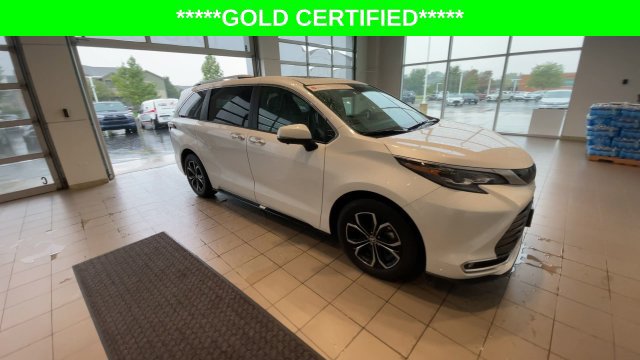Used 2025 Toyota Sienna Platinum AWD/4WD image 4