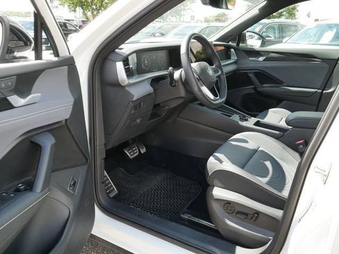 Certified 2026 Volkswagen Tiguan SE R-Line AWD/4WD image 12