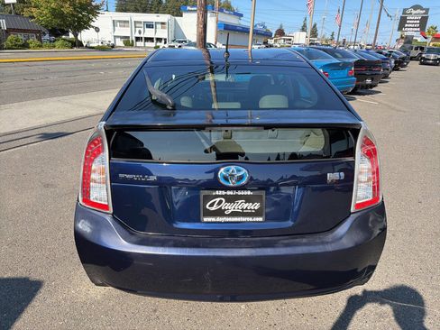 Used 2014 Toyota Prius Two image 4