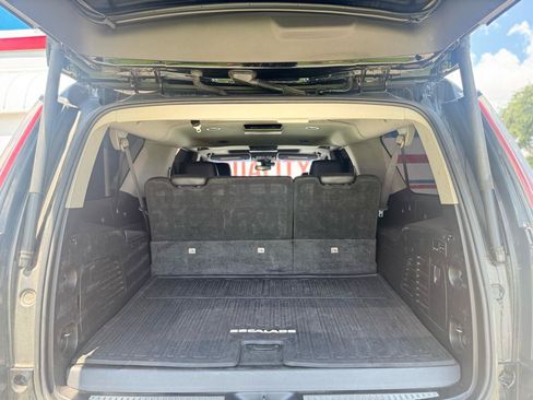Used 2019 Cadillac Escalade ESV Luxury AWD/4WD image 33