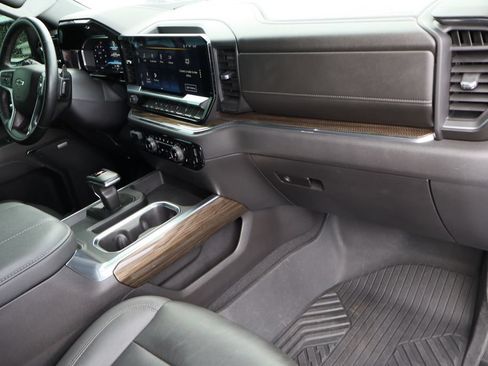 Used 2024 Chevrolet Silverado 1500 LT Trail Boss w/ Convenience Package II AWD/4WD image 28