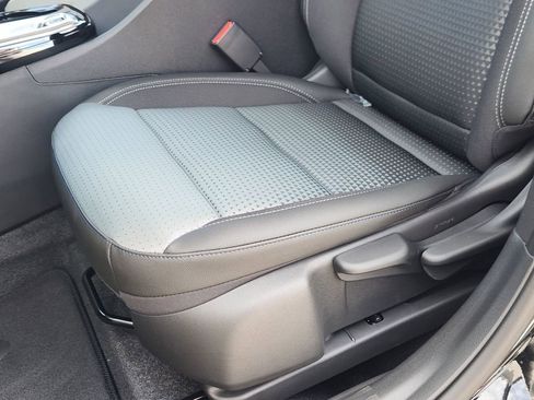 New 2026 Chevrolet Trax LT w/ Sunroof Package FWD image 17