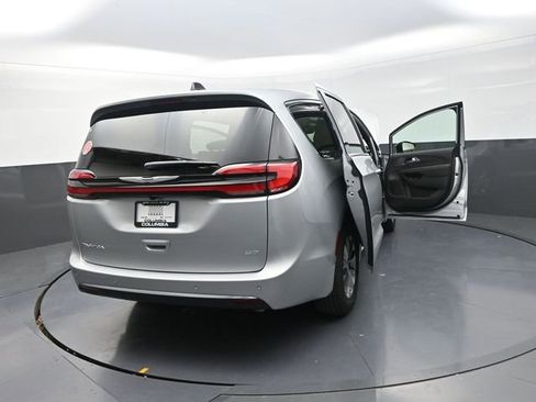 New 2026 Chrysler Pacifica Select image 32