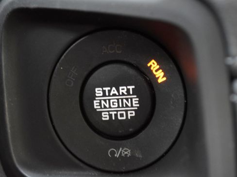 Used 2025 Jeep Gladiator Mojave w/ Convenience Group AWD/4WD image 15
