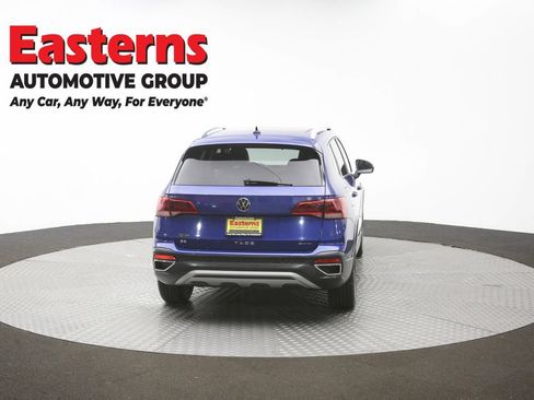 Used 2022 Volkswagen Taos SE w/ Panoramic Sunroof Package FWD image 38