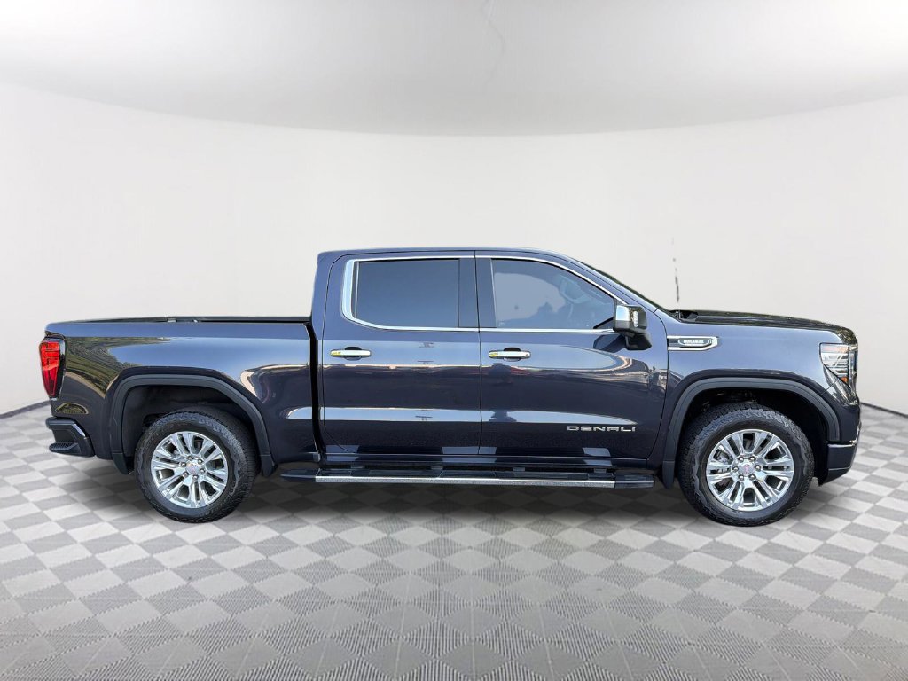 Used 2023 GMC Sierra 1500 Denali w/ Technology Package AWD/4WD image 4