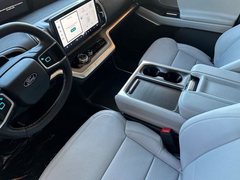 New 2026 Ford Expedition Platinum image 8