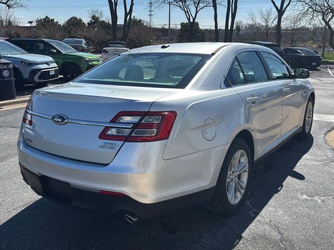 Used 2014 Ford Taurus SEL image 10