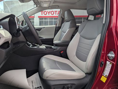 Used 2025 Toyota RAV4 XLE Premium image 11