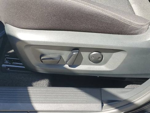 Used 2025 Nissan Rogue SV FWD image 24