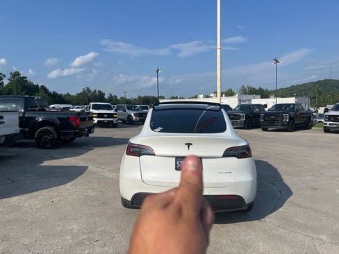 Used 2022 Tesla Model Y Long Range AWD/4WD image 6