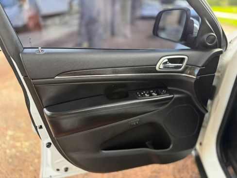 Used 2018 Jeep Grand Cherokee Limited RWD image 11