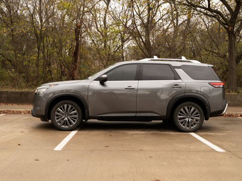 Used 2023 Nissan Pathfinder SL w/ SL Premium Package image 6