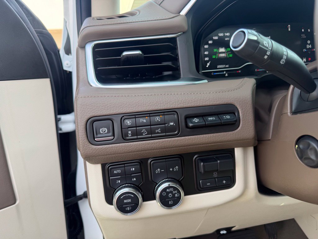 Used 2024 GMC Yukon Denali w/ Denali Reserve Package AWD/4WD image 29