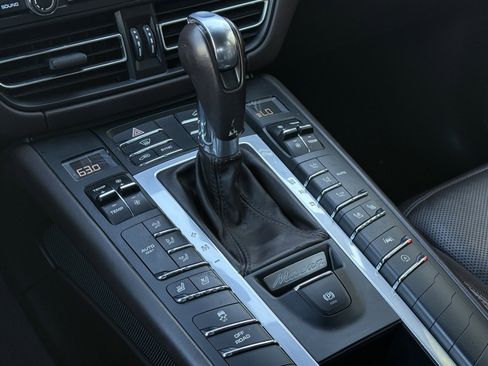 Used 2019 Porsche Macan S image 30