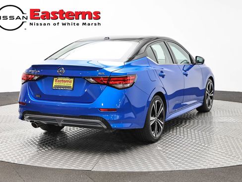 Used 2022 Nissan Sentra SR w/ SR Premium Package FWD image 5