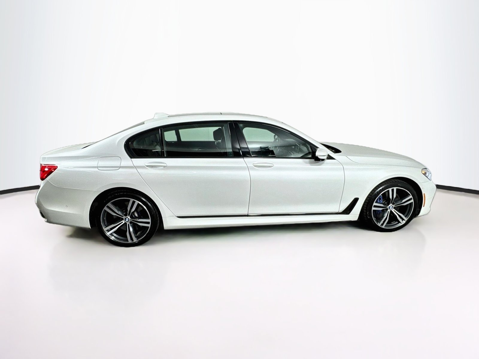 Used 2018 BMW 750i xDrive AWD/4WD image 8