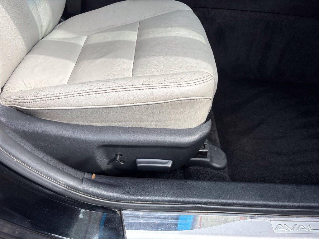 Used 2016 Toyota Avalon XLE Premium FWD image 39