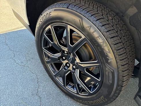 Used 2024 Chevrolet Suburban Premier image 37